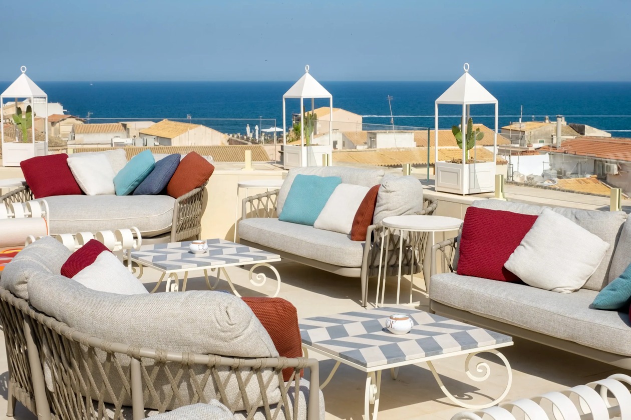 The Grand Hotel des Etrangers. A panoramic rooftop in the heart of Ortigia