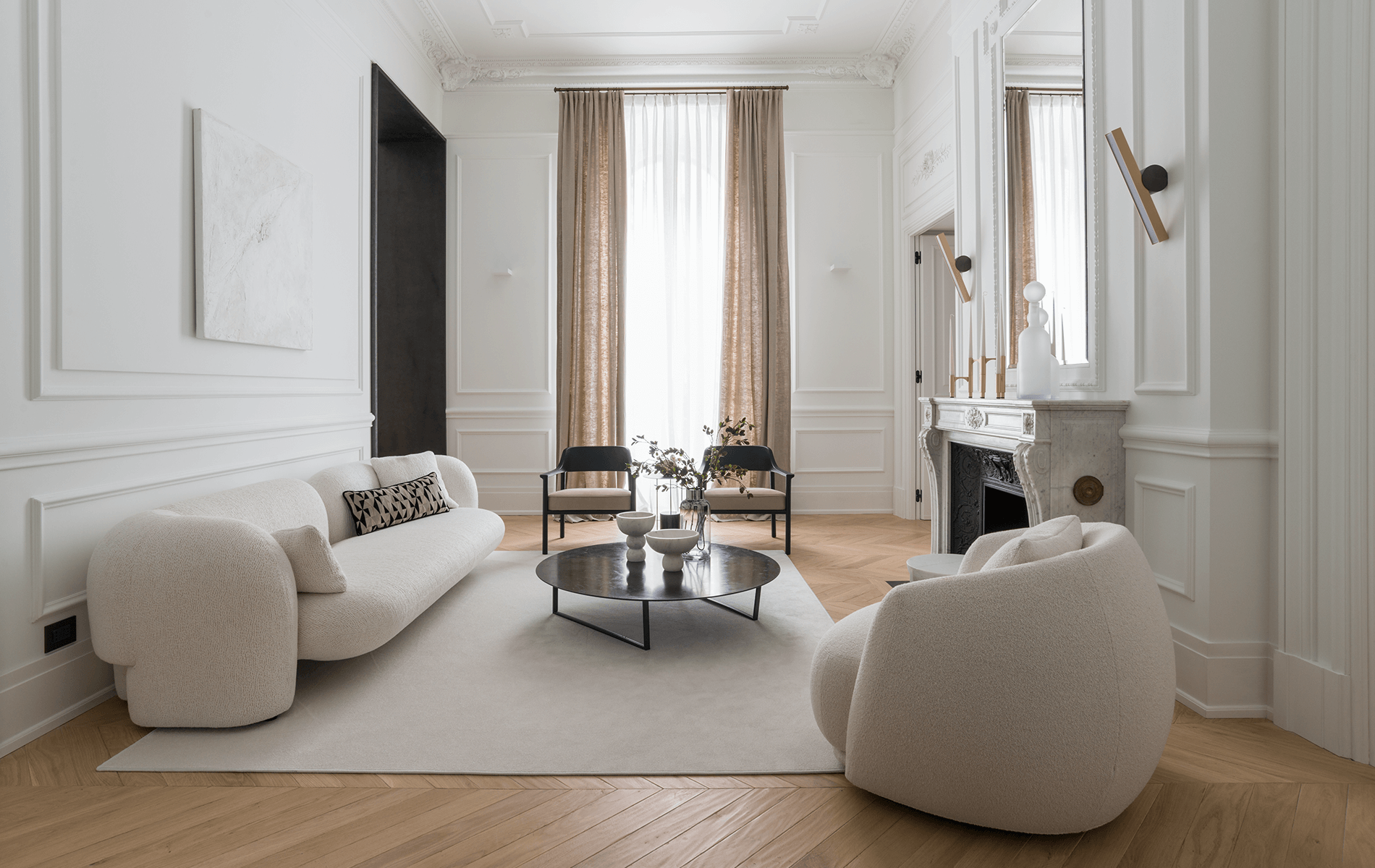 An apartment in Rome balancing history and modernity
