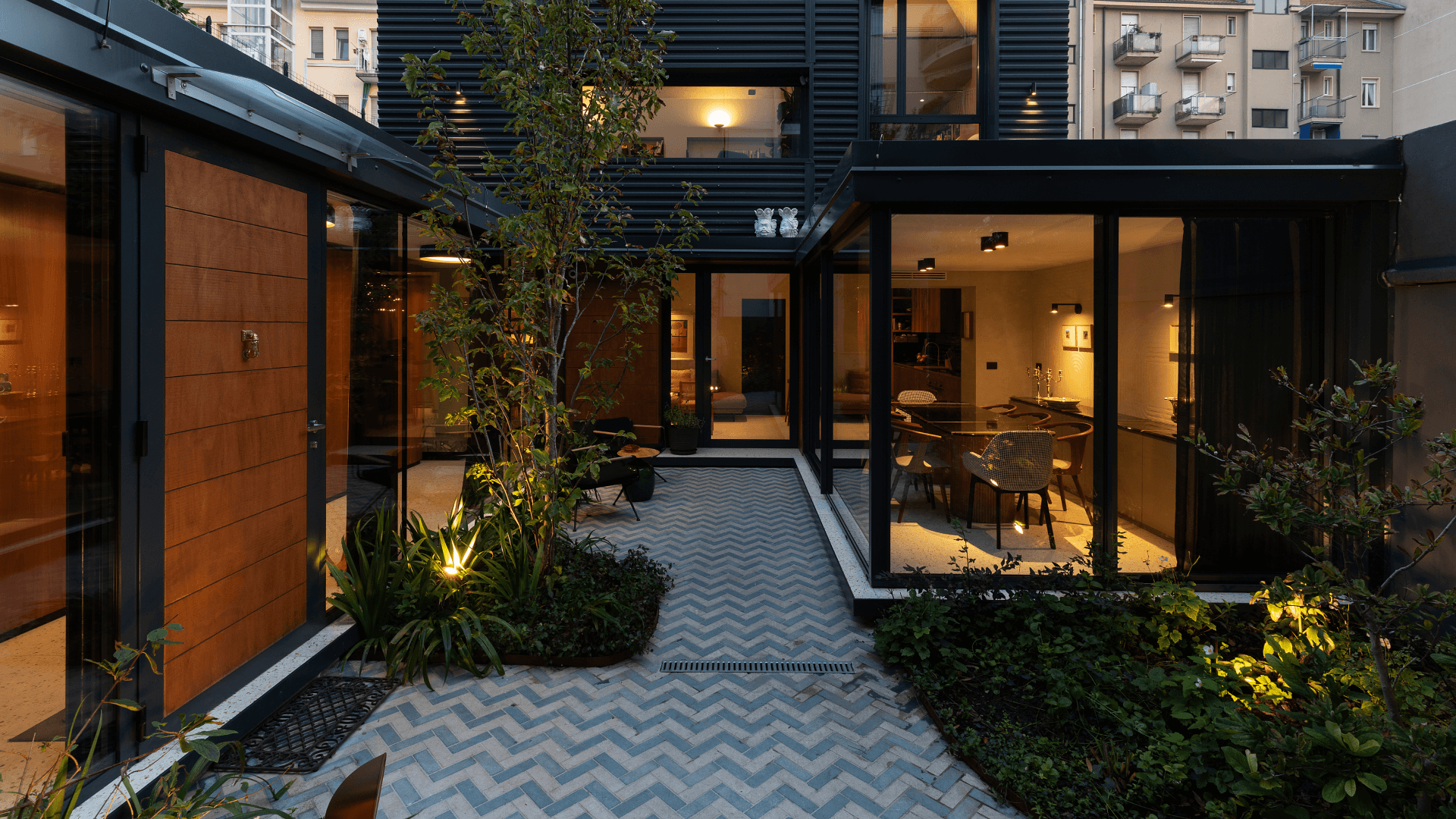 Una casa contemporanea tra materia e design_cover
