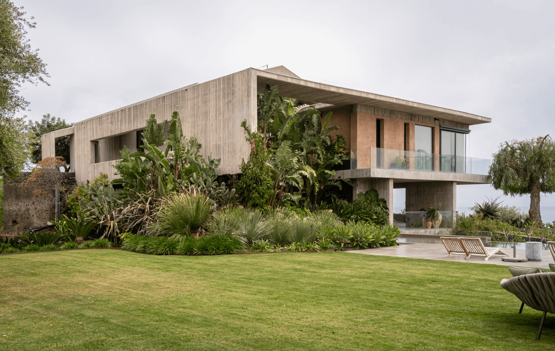 A villa in Catania between modernist architecture and Sicilian tradition